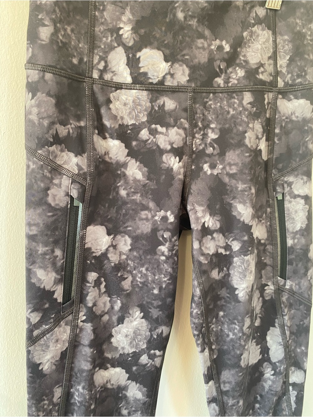Athleta Rainer Printed Tight Leggings in Frozen Floral Gray zip pocket quick dry